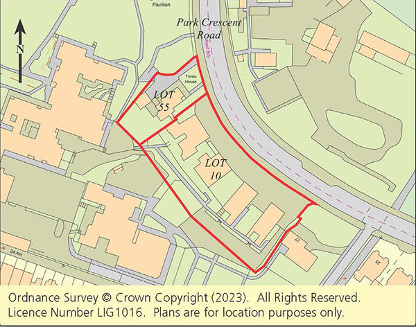 Lot: 10 - FOUR SUBSTANTIAL ADJACENT PROPERTIES ON 0.7 ACRE PLOT WITH POTENTIAL -